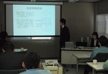 宮原技術開発次長 佐賀県圧密沈下調査について発表中